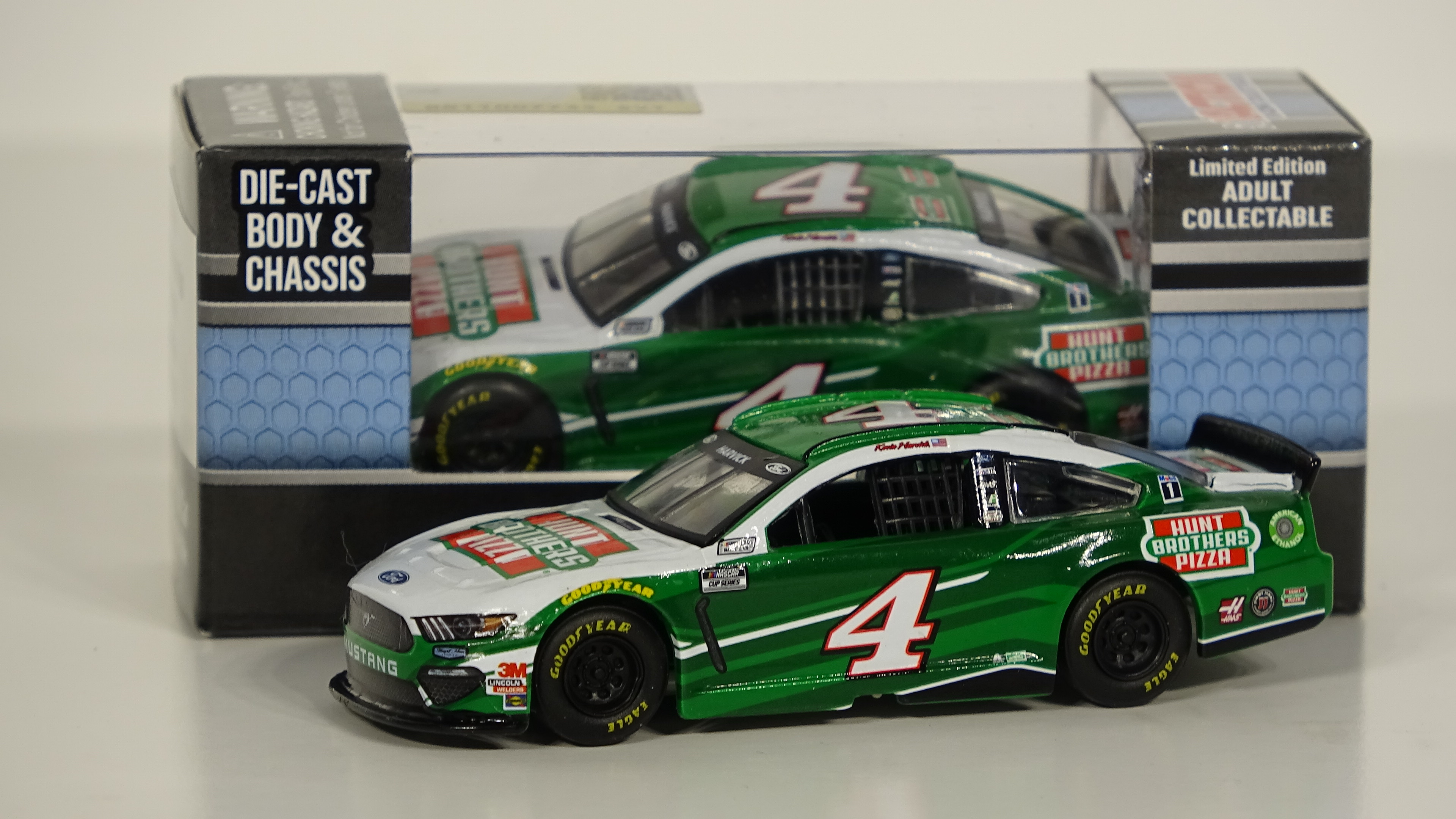 2021 Wave 9 Kevin Harvick Hunt Brother's Pizza Truck 1/64 NASCAR Authentics 