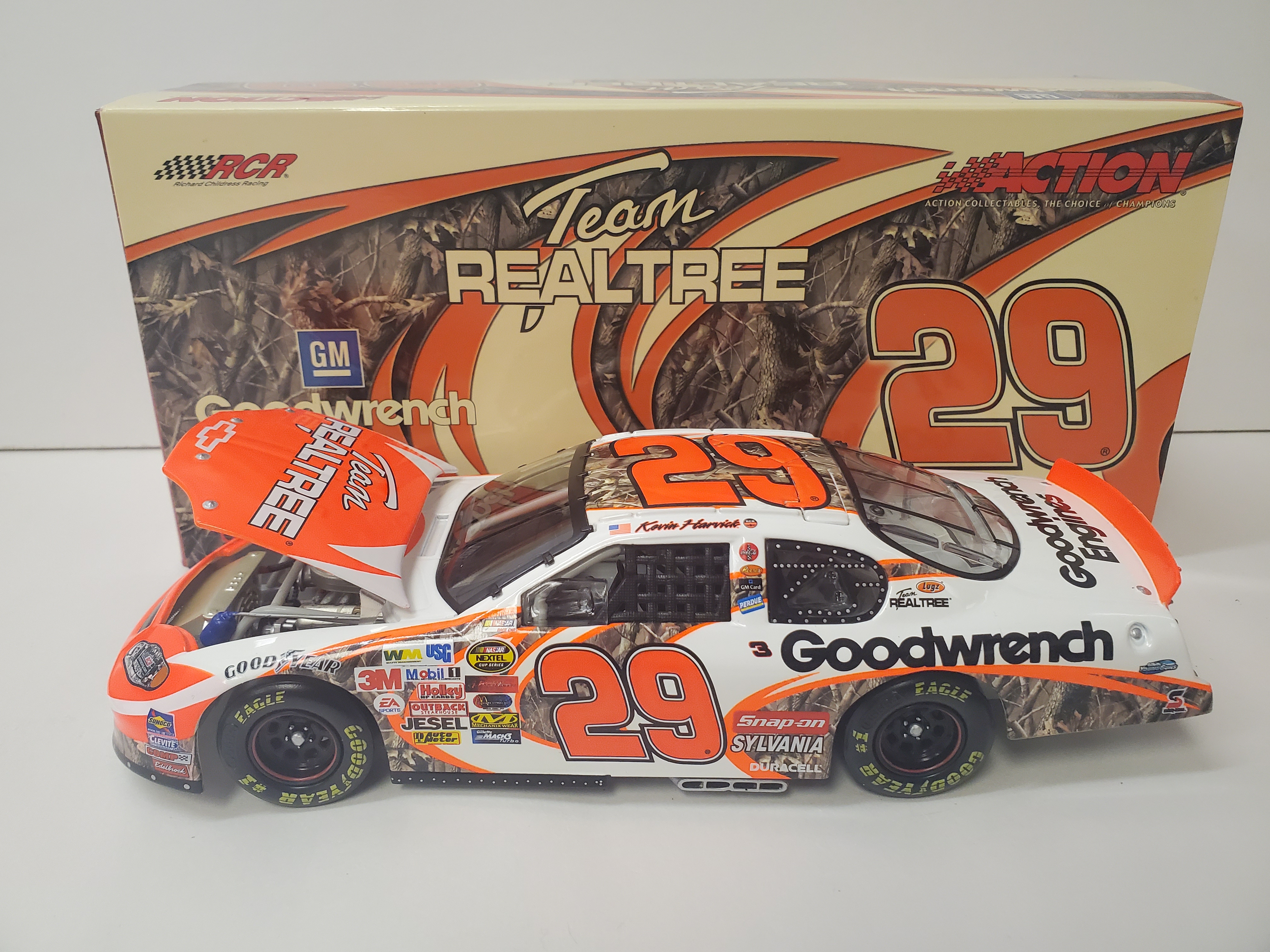 2004 Kevin Harvick GM Goodwrench Team Realtree 1/24 Action NASCAR Diecast 