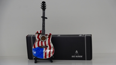 Toby Keith Signature USA Flag Acoustic Mini Acoustic Guitar Model Axe Heaven, Gibson, replica guitar
